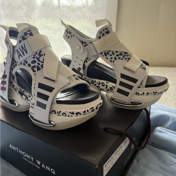 Starfruit Platform Sandals - Picture 3 of 8